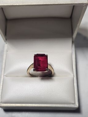 Classic Ruby-Red Statement Ring Size 6¾